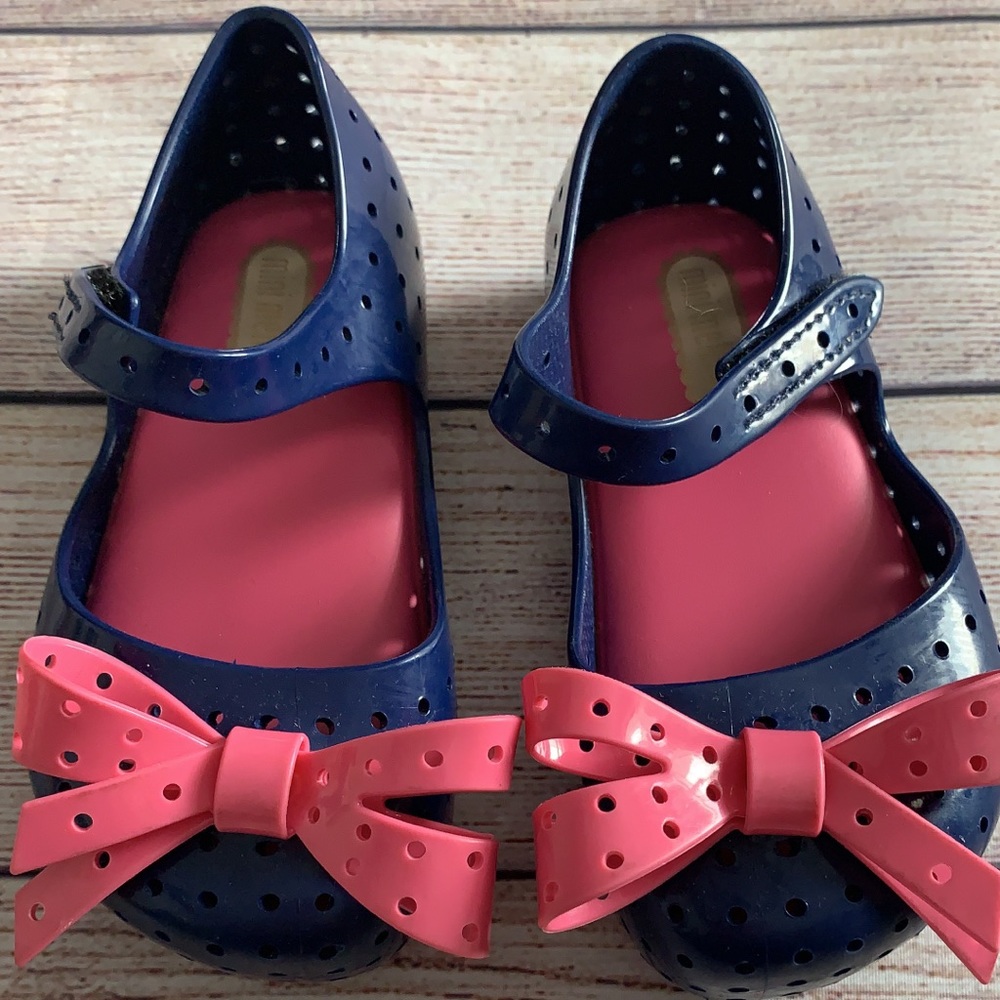 Navy with pink bows